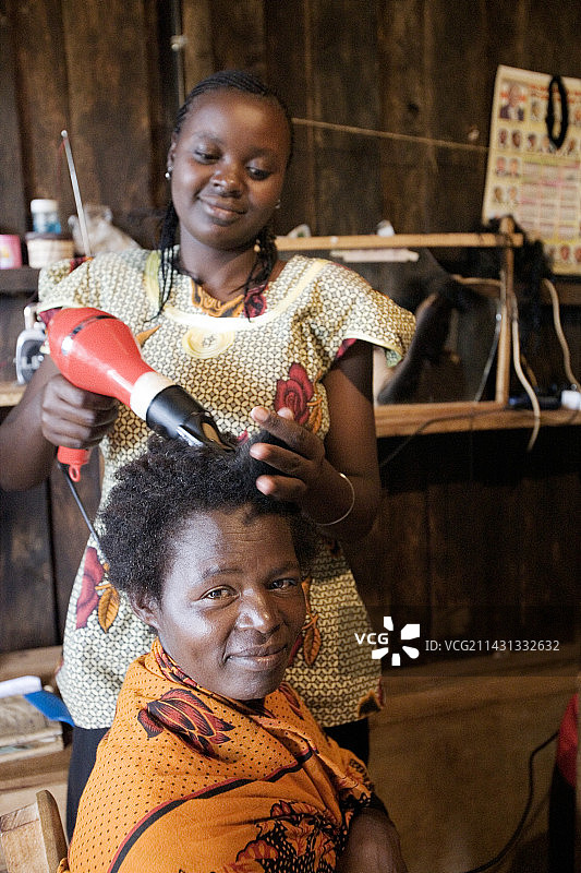 肯尼亚理发师图片素材