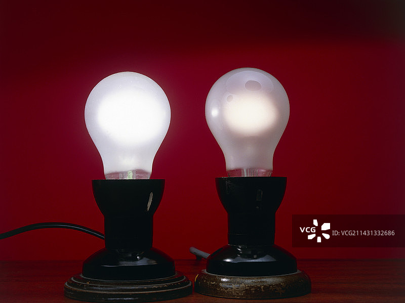 不同电压的电灯泡图片素材