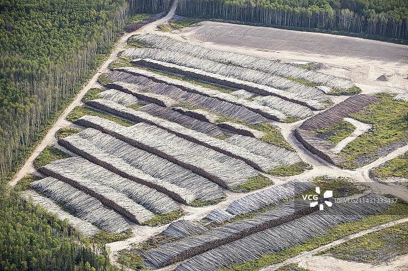 因油砂矿而被砍伐的北方森林图片素材