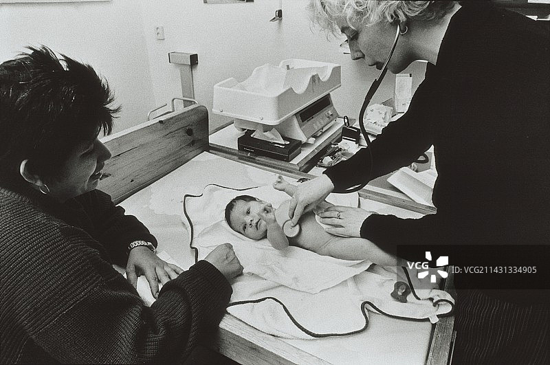 儿科检查图片素材