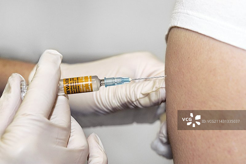 手臂上的Revaxis疫苗接种图片素材