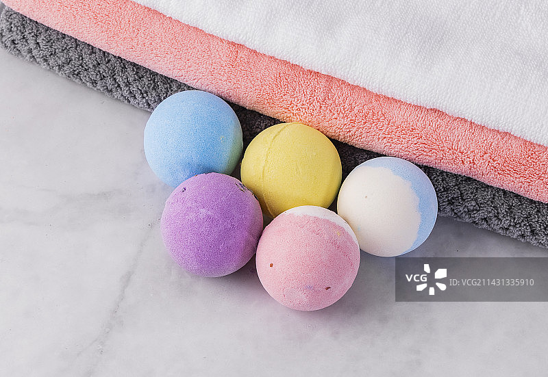 卫生洗护用品彩色浴球图片素材
