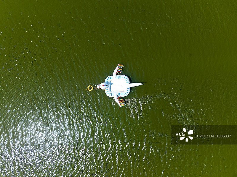 高视角航拍孙嘴码头船只充气船图片素材