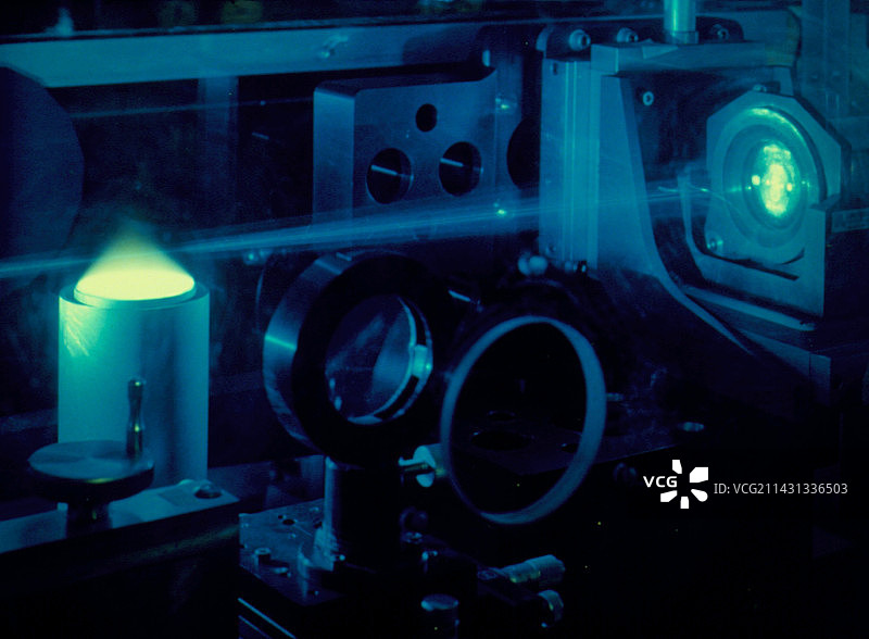 拉曼光谱中使用的蓝色激光图片素材