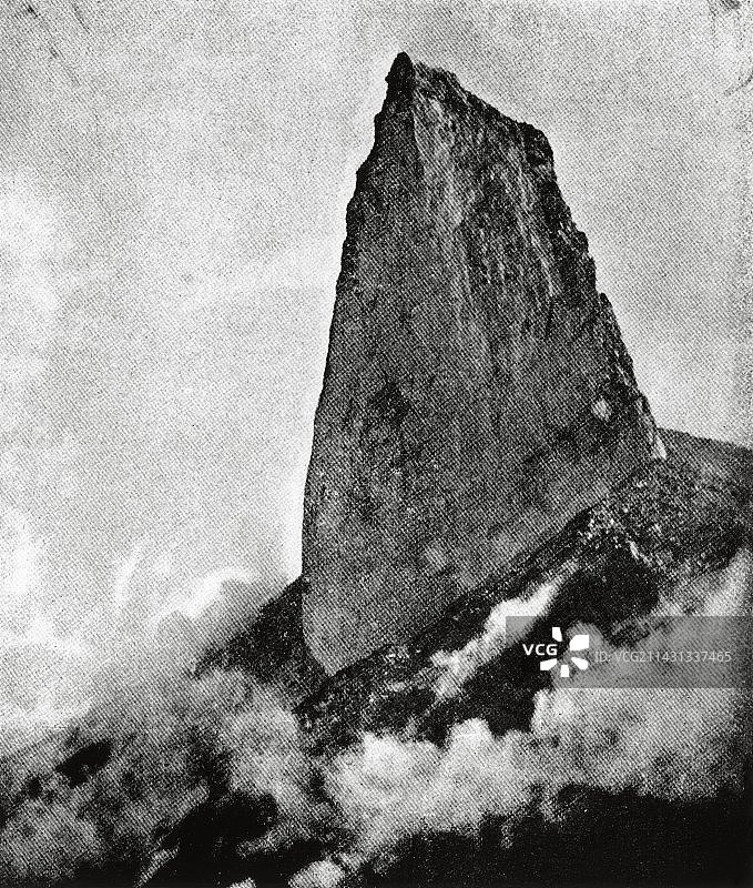 1903年培雷火山崩塌的熔岩穹丘图片素材