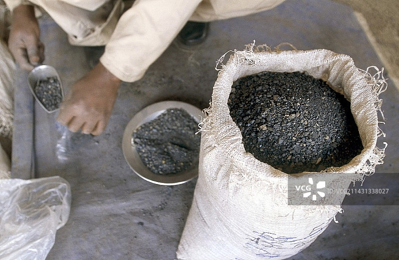 钽铌矿石开采图片素材