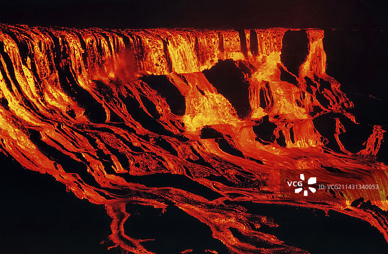1969年基拉韦厄火山喷发期间的熔岩瀑布图片素材