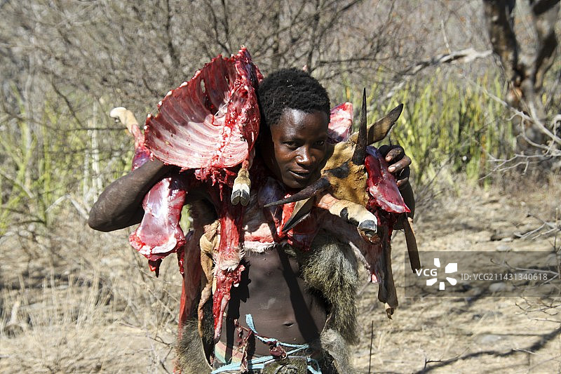 哈扎狩猎队归来图片素材