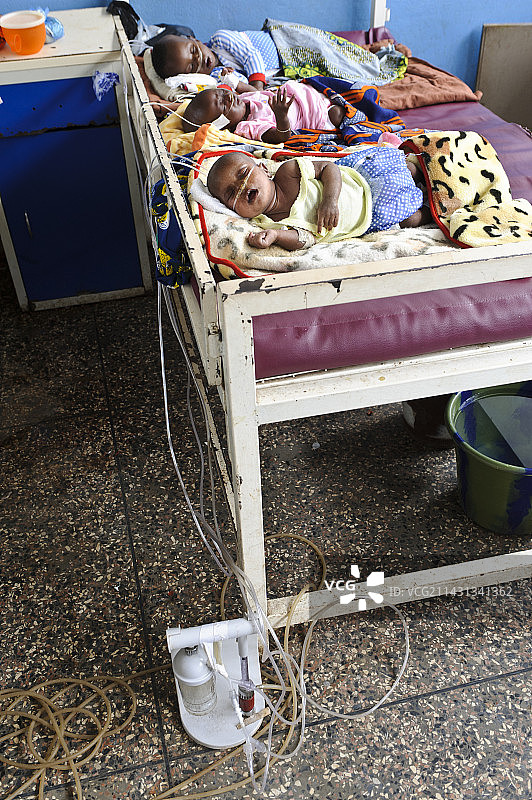 塞拉利昂医院里的婴儿图片素材