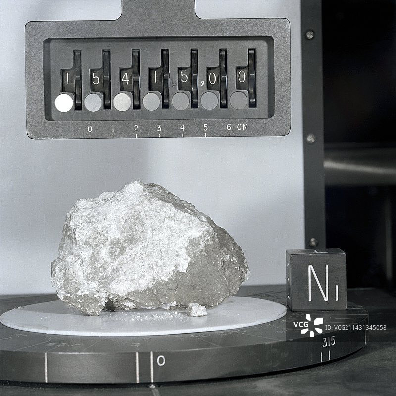 来自月球的创世纪岩石图片素材