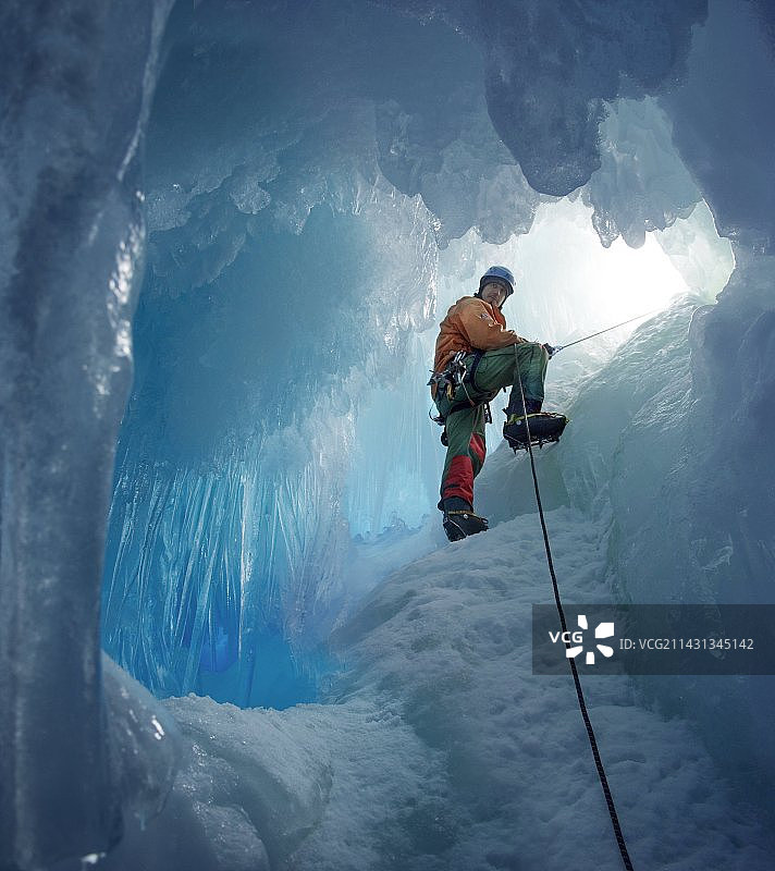 南极洲攀冰图片素材