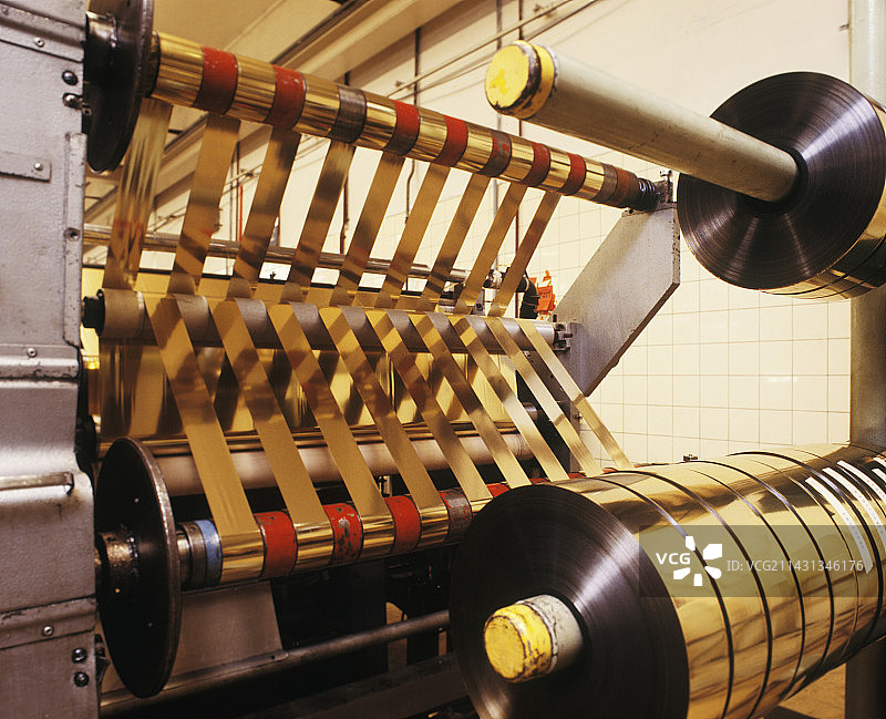 金色箔片生产图片素材