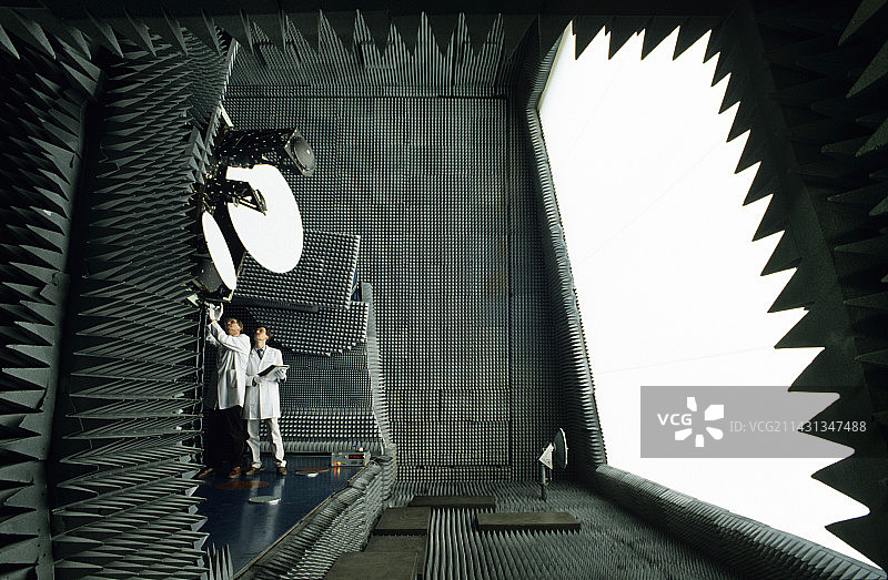 通信卫星制造图片素材