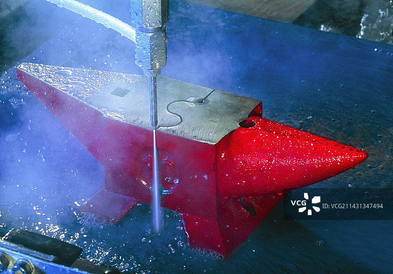 水刀切割钢砧图片素材