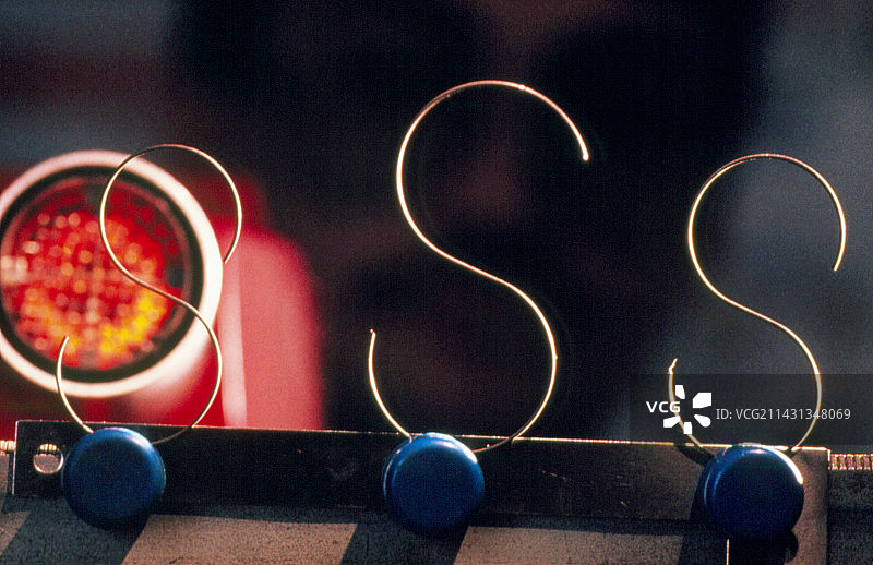 热处理下的记忆金属重塑图片素材