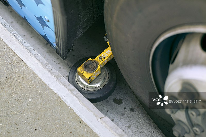 导向巴士车轮机构图片素材