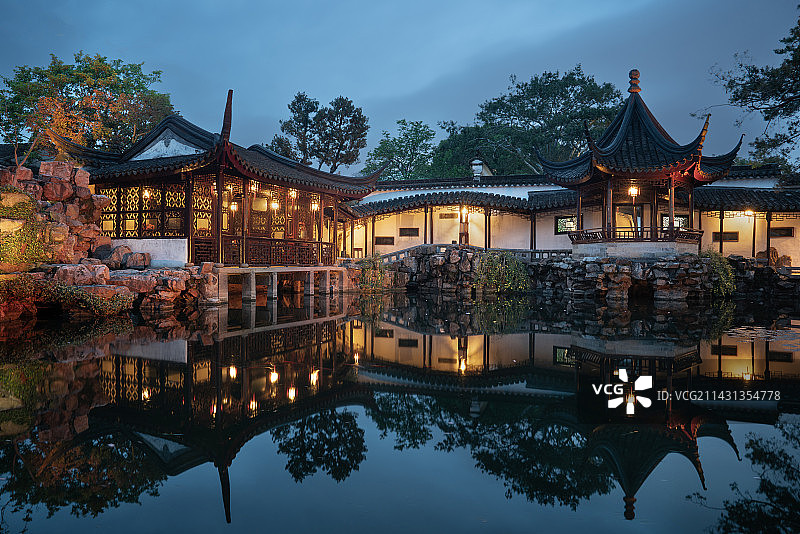 苏州园林网师园夜景图片素材