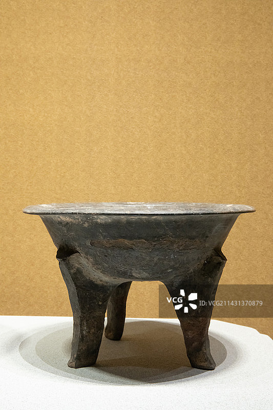 太原市山西博物馆陶鼎夏朝公元前21世纪-前16世纪山西省运城市夏县东下冯遗址出土图片素材