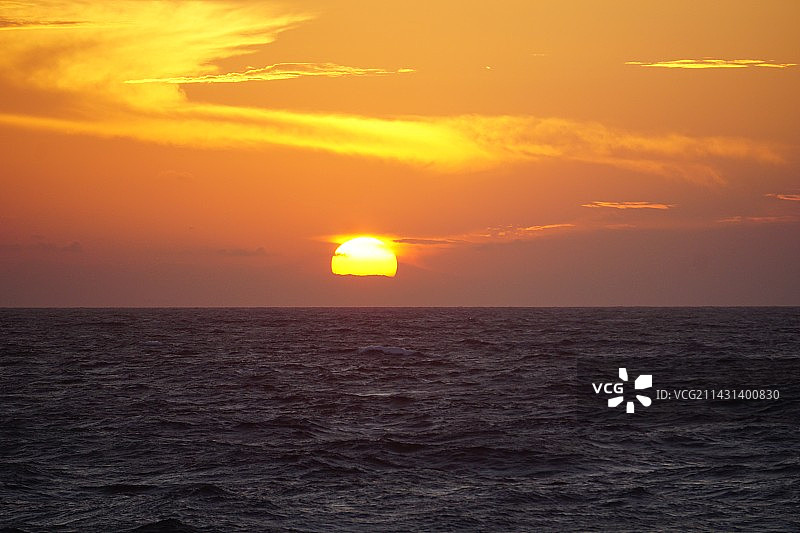海上落日余晖图片素材