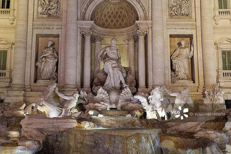 意大利罗马特雷维喷泉夜景图片素材