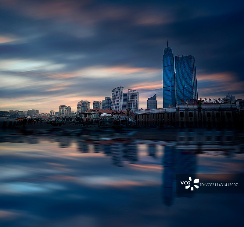 烟台滨海广场市区全景图片素材
