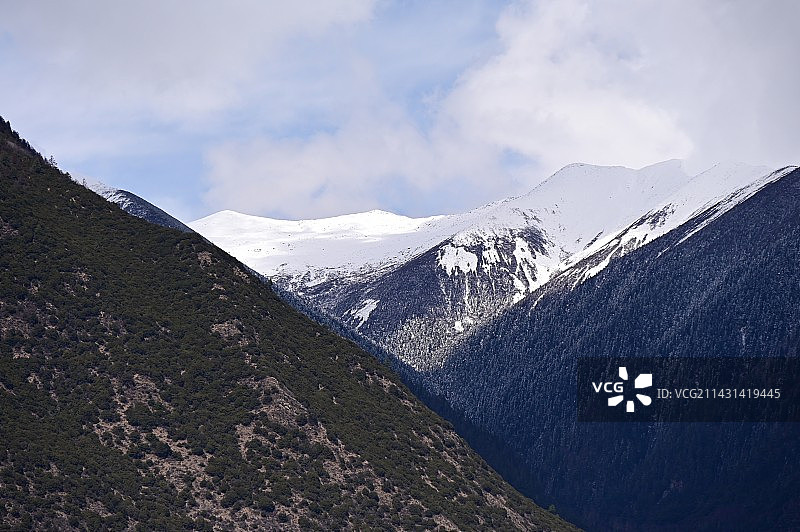 远处雪山图片素材