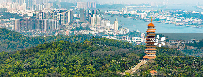 中国广东省江门市江海区白水带森林公园龙光塔图片素材