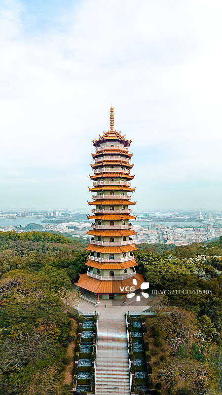 中国广东省江门市江海区白水带森林公园龙光塔图片素材