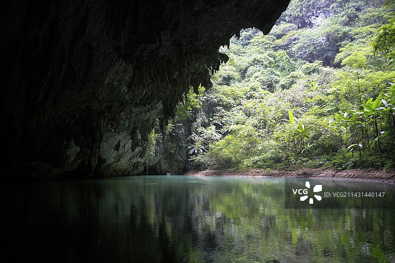 巴马百鸟岩图片素材