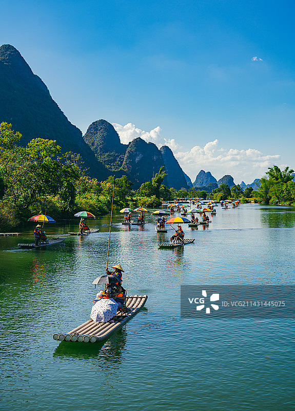 桂林山水 阳朔竹筏竹排景区游客广西美景图片素材