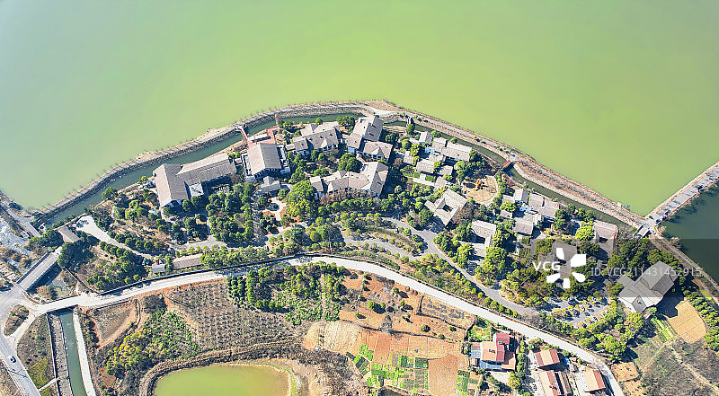 航拍武汉江夏区鲁湖（三门湖）风光和鲁湖联投酒店图片素材