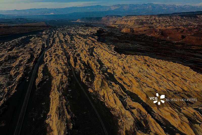 天山红河谷雅丹图片素材
