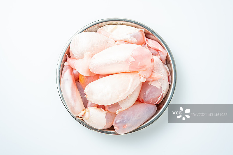 白背景上一碟新鲜鱼鳔图片素材