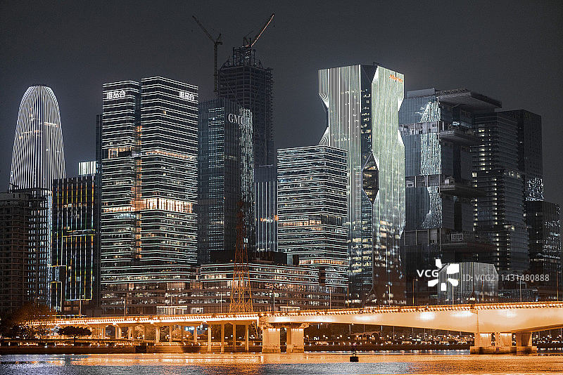 2023年崛起中的琶洲CBD珠江夜景图片素材