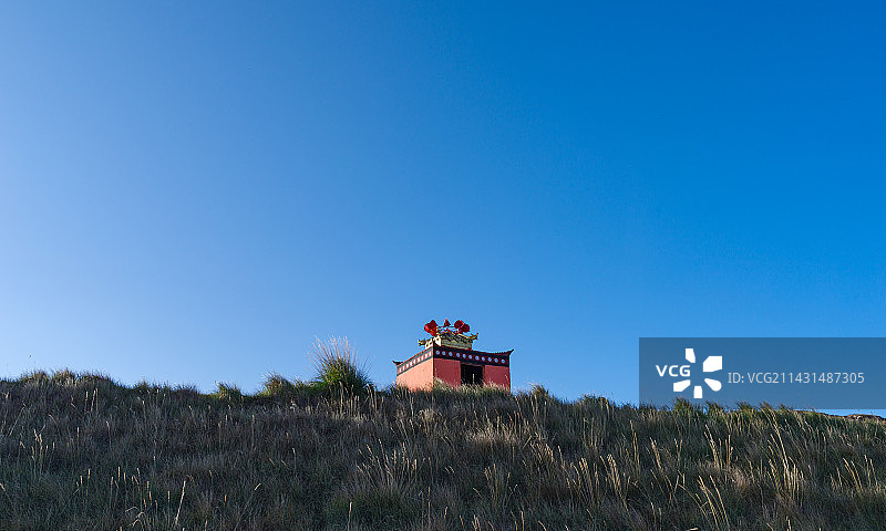 青海黑马河乡红色房屋图片素材