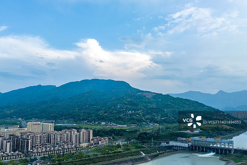 航拍四川雅安雨城区黄昏的天空图片素材