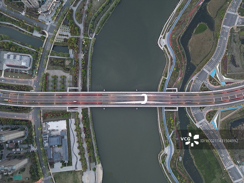 航拍视角下的雄州大桥图片素材
