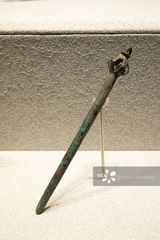 太原市山西博物馆铃首笄形器商朝公元前16世纪-前11世纪山西省忻州市保德县林遮峪遗址出土图片素材