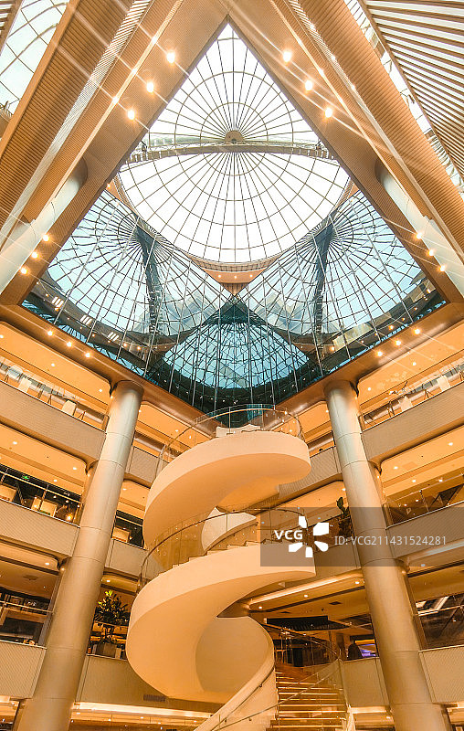 北京中粮广场建筑曲线内部装修风格图片素材