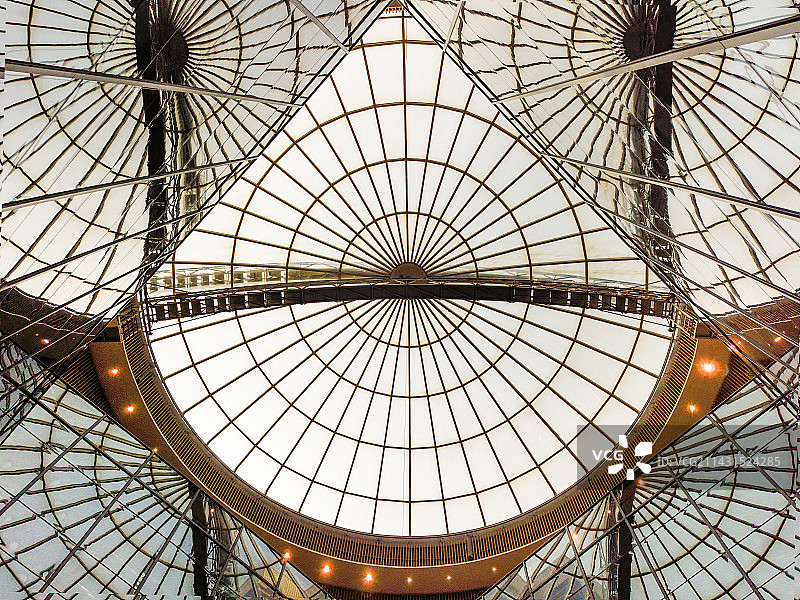 北京中粮广场建筑曲线内部装修风格图片素材