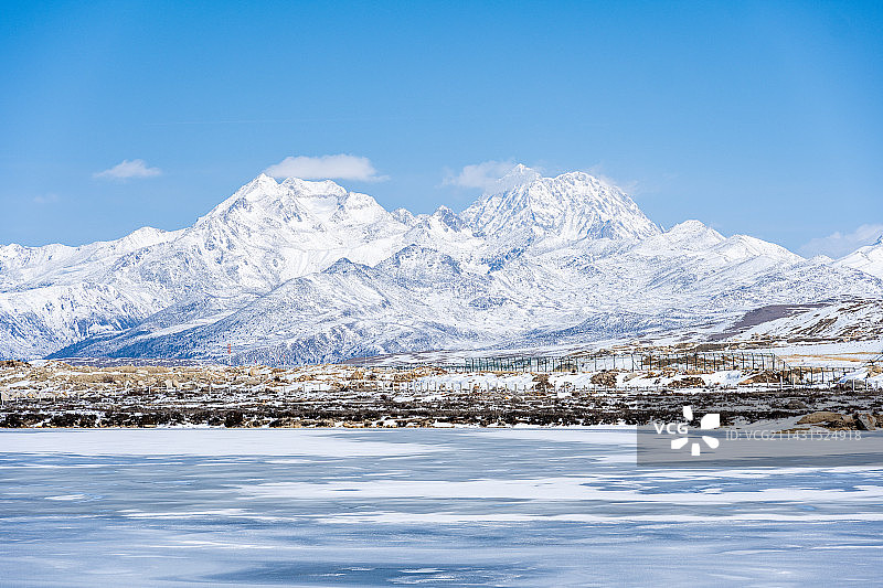 四川省甘孜藏族自治州康定机场斯汀措图片素材