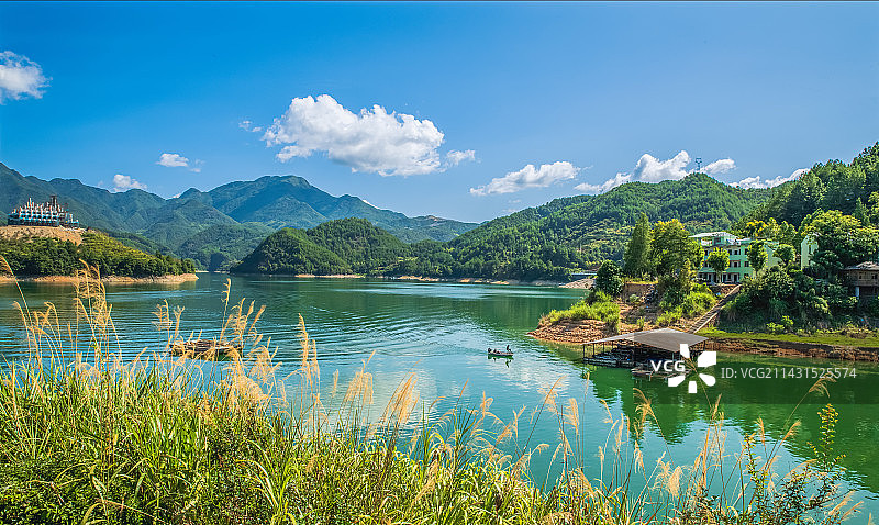山沟沟里的明珠仙宫湖图片素材