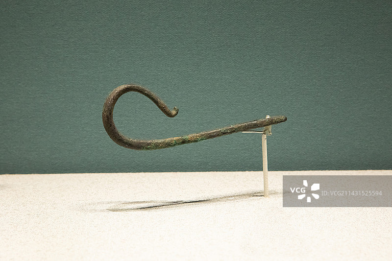 太原市山西博物馆青铜钩形器商朝公元前16世纪-前11世纪山西省忻州市保德县林遮峪遗址出土图片素材
