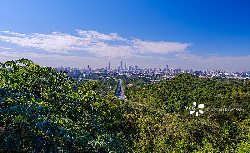 广州火炉山森林公园航拍城市公路与建筑图片素材