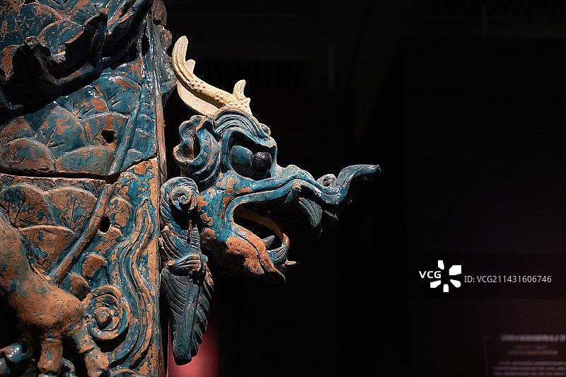 山西元代永乐宫三清殿屋顶琉璃鸱吻局部图片素材