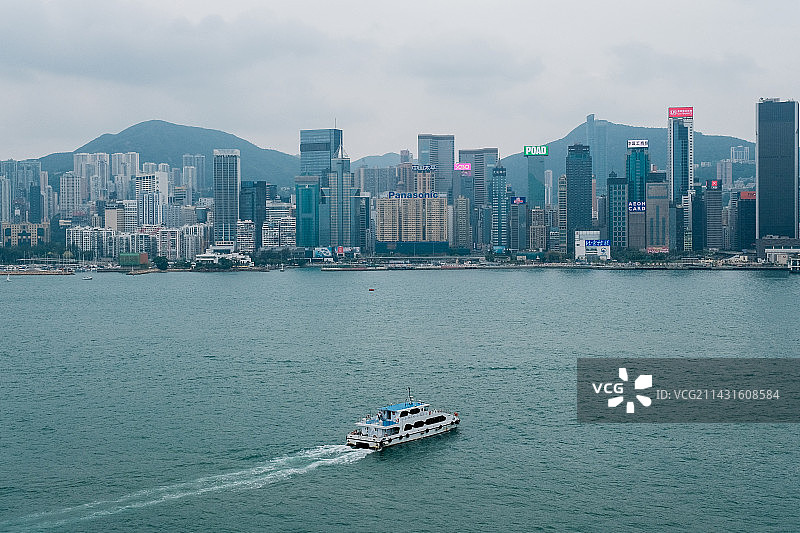 香港尖沙咀远眺中环图片素材