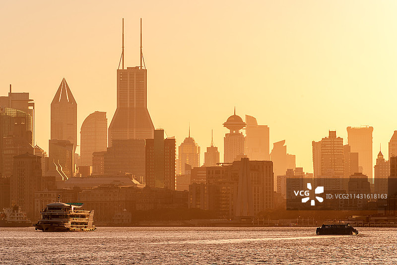 日落金色的上海外滩图片素材