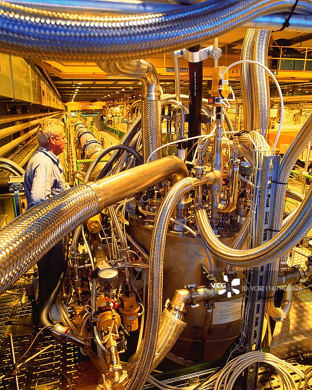 大型强子对撞机的磁铁测试图片素材