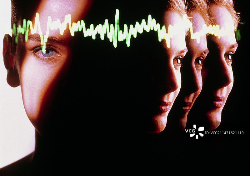 叠加在女人轮廓上的脑电图轨迹图片素材