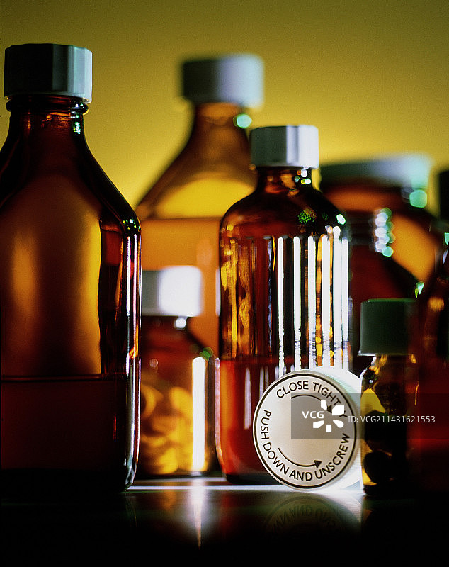 带安全盖的药瓶合集图片素材
